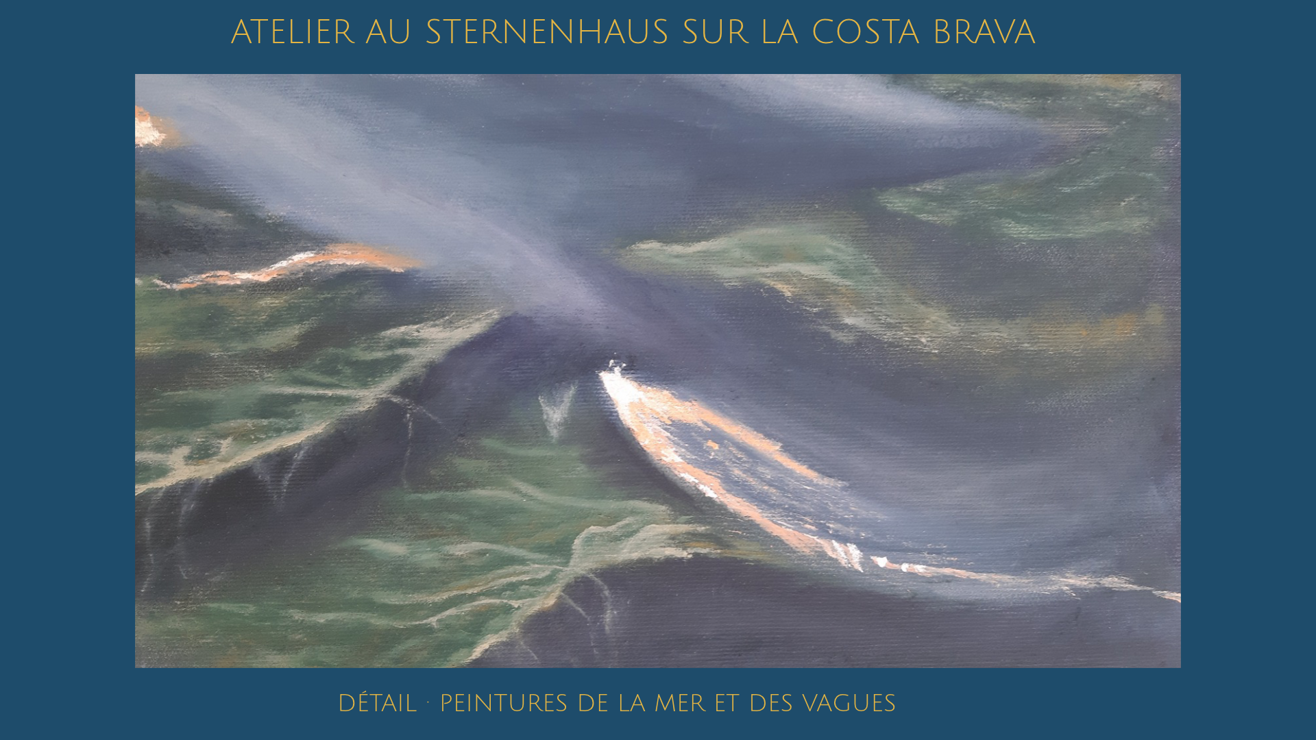 Atelier au Sternenhaus sur la Costa Brava, avec des peintures de la mer et des vagues d’Annette Blandinières.
